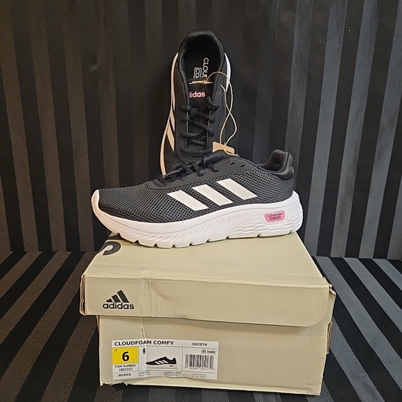 Damaged Box Women's US 6 Adidas Cloudfoam Comfy Running Sneakers Black White - Picture 1 of 11